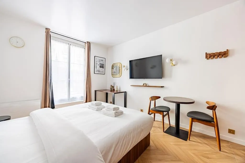 151 Luxueuse-etienne Marcel-chatelet-paris 3 *