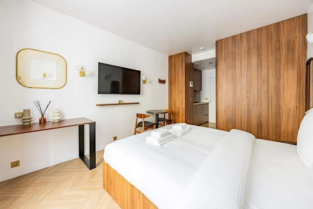 151 Luxueuse-etienne Marcel-chatelet-paris 3 Апартаменты *